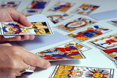 Como realizar hechizos con las cartas del Tarot